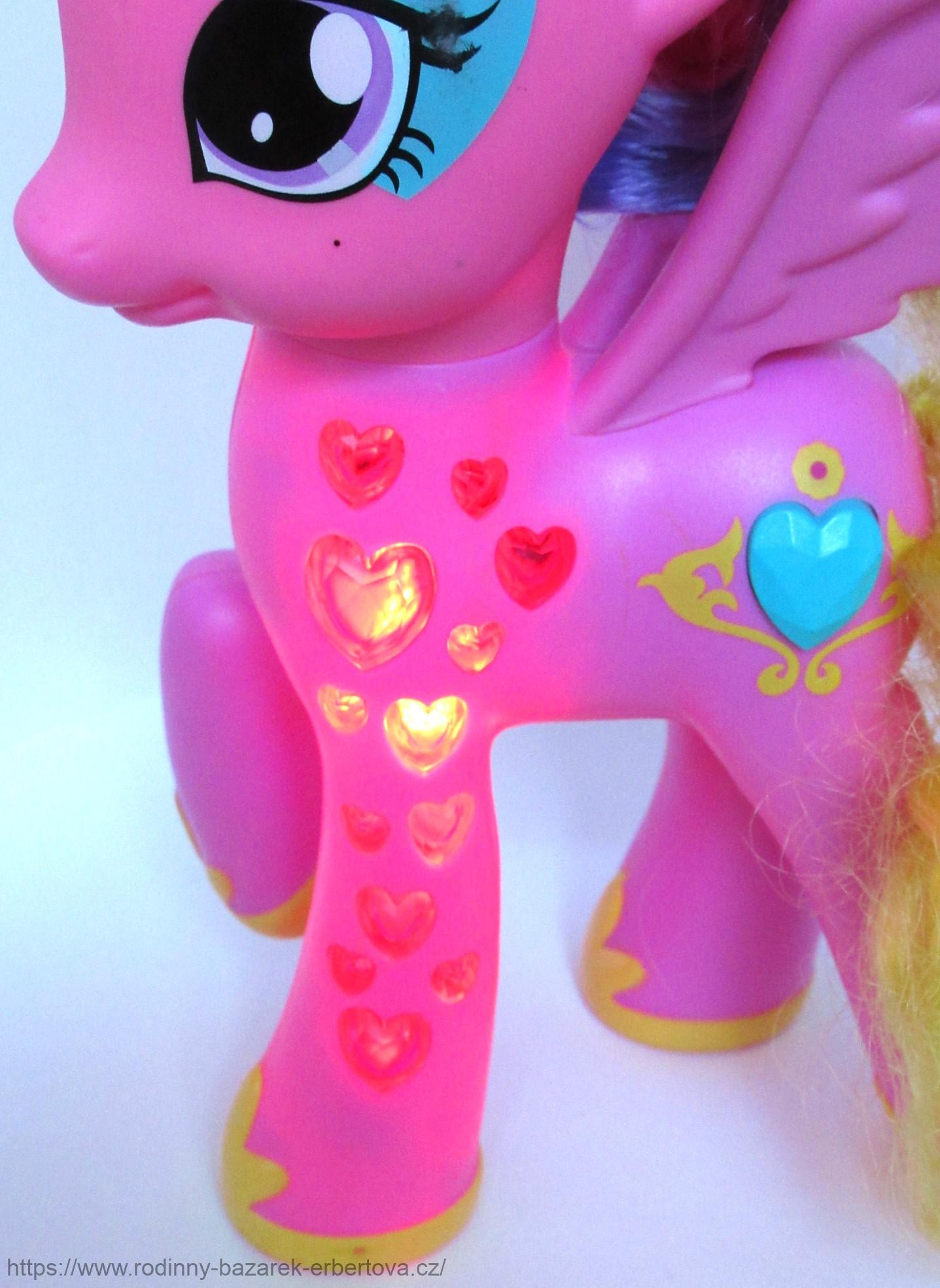 MY LITTLE PONY zvířátko XL MLP pony princezna Cadance - na baterie Zpívá Bliká 20cm