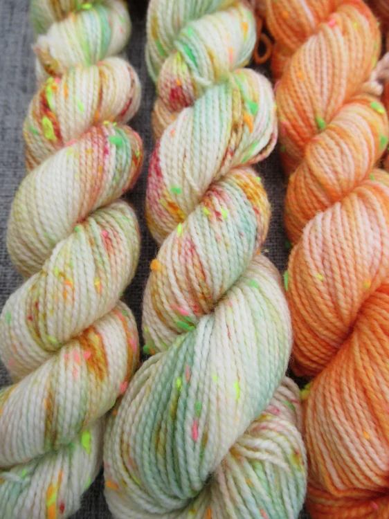 Set 120g / 6x mini přadénko Luxusní Anglická ponožková příze mix Merino Neon nopky č.6