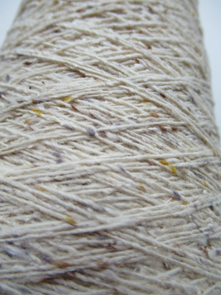 100g / 710m Italská Příze 85% Vlna 15% Hedvábí  Champagne magique