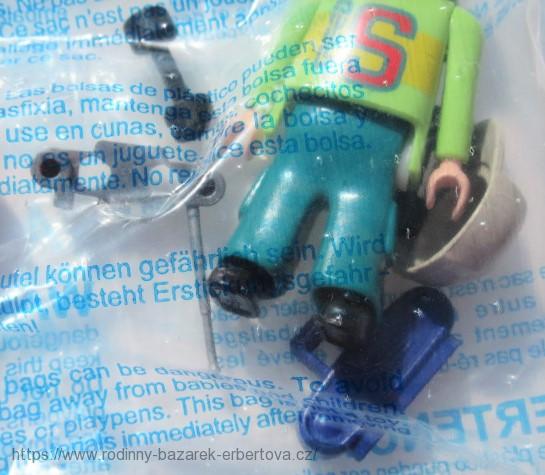 PLAYMOBIL figurka pán sportovec Skateboardista + Skateboard + Rádio