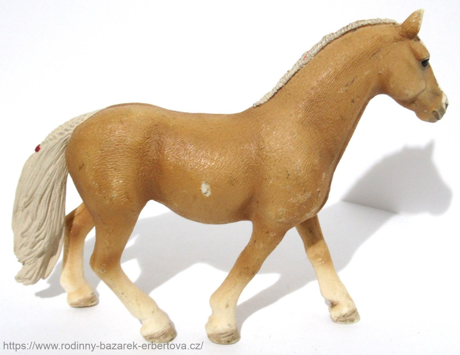 SCHLEICH figurka zvíře Kůň klisna 9/13 cm