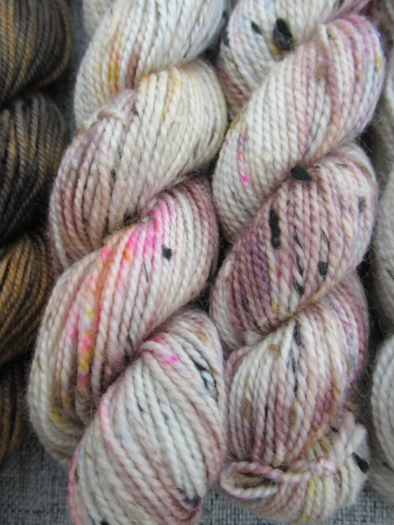 Set 120g / 6x mini přadénko Luxusní Anglická ponožková příze mix Merino Yak  Donegal Neon nopky Stellia 2b