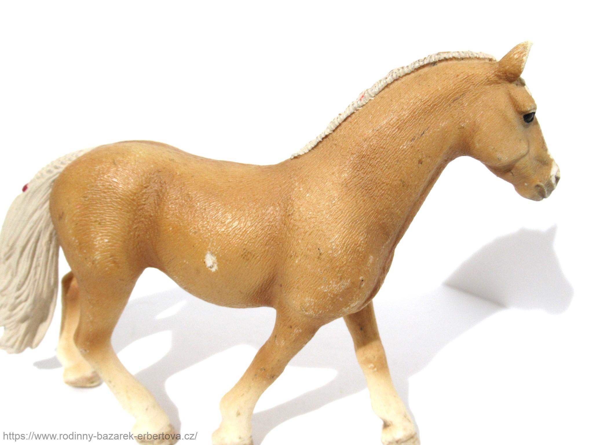 SCHLEICH figurka zvíře Kůň klisna 9/13 cm