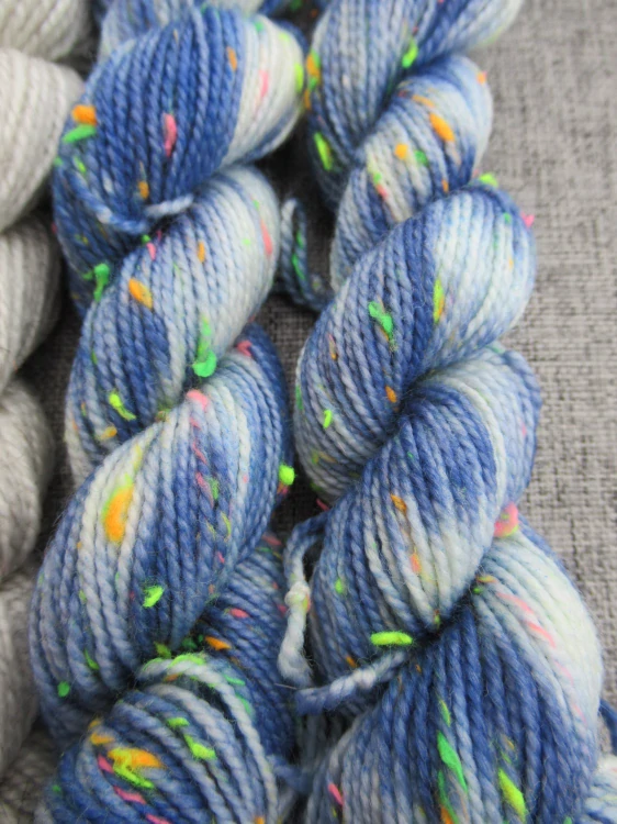 Set 120g / 6x mini přadénko Luxusní Anglická ponožková příze mix Merino Yak Neon nopky Stellia č.3