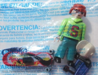 PLAYMOBIL figurka pán sportovec Skateboardista + Skateboard + Rádio