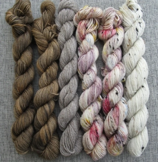 Set 120g / 6x mini přadénko Luxusní Anglická ponožková příze mix Merino Yak Donegal nopky č.11